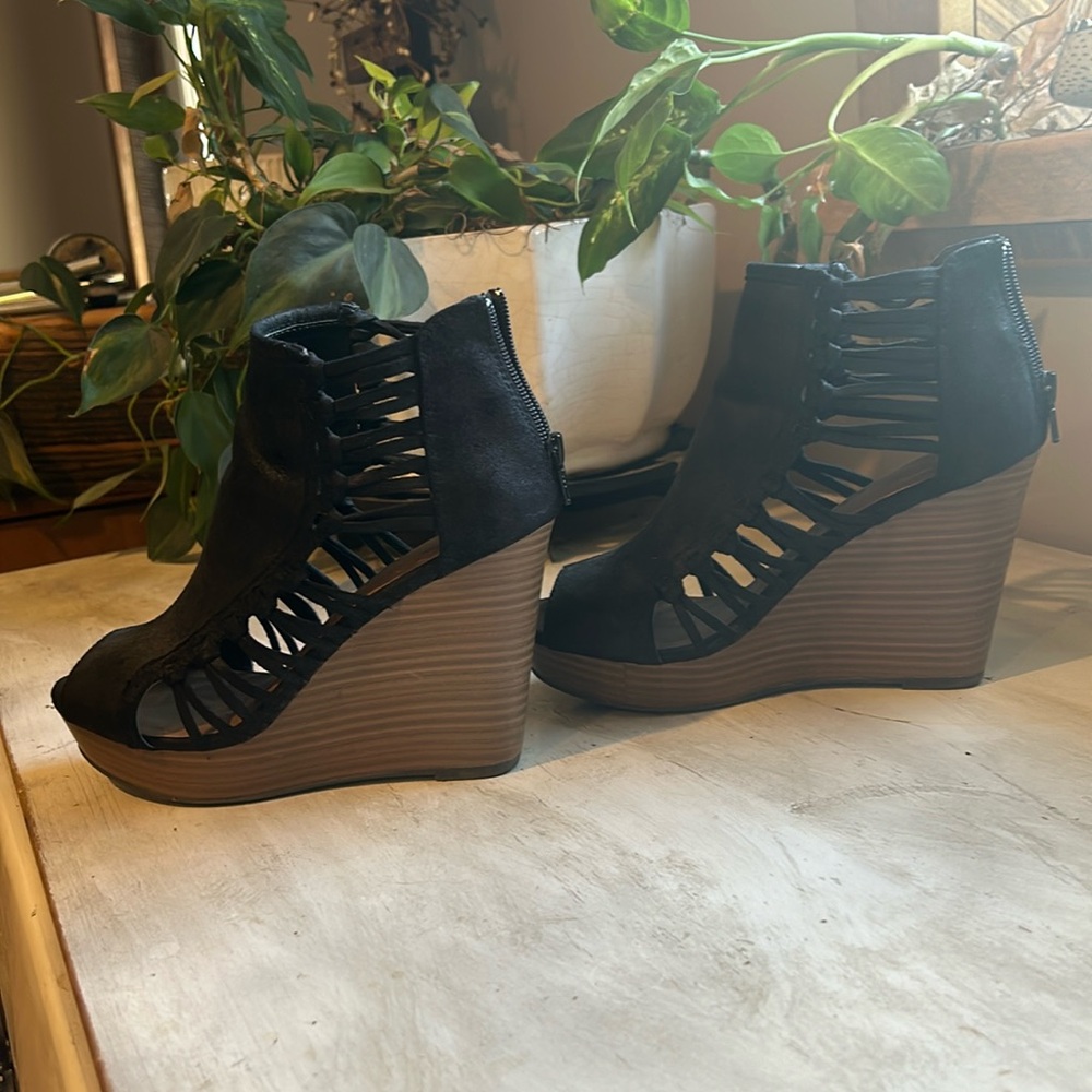 Black open-toe size 7.5 women’s heels.